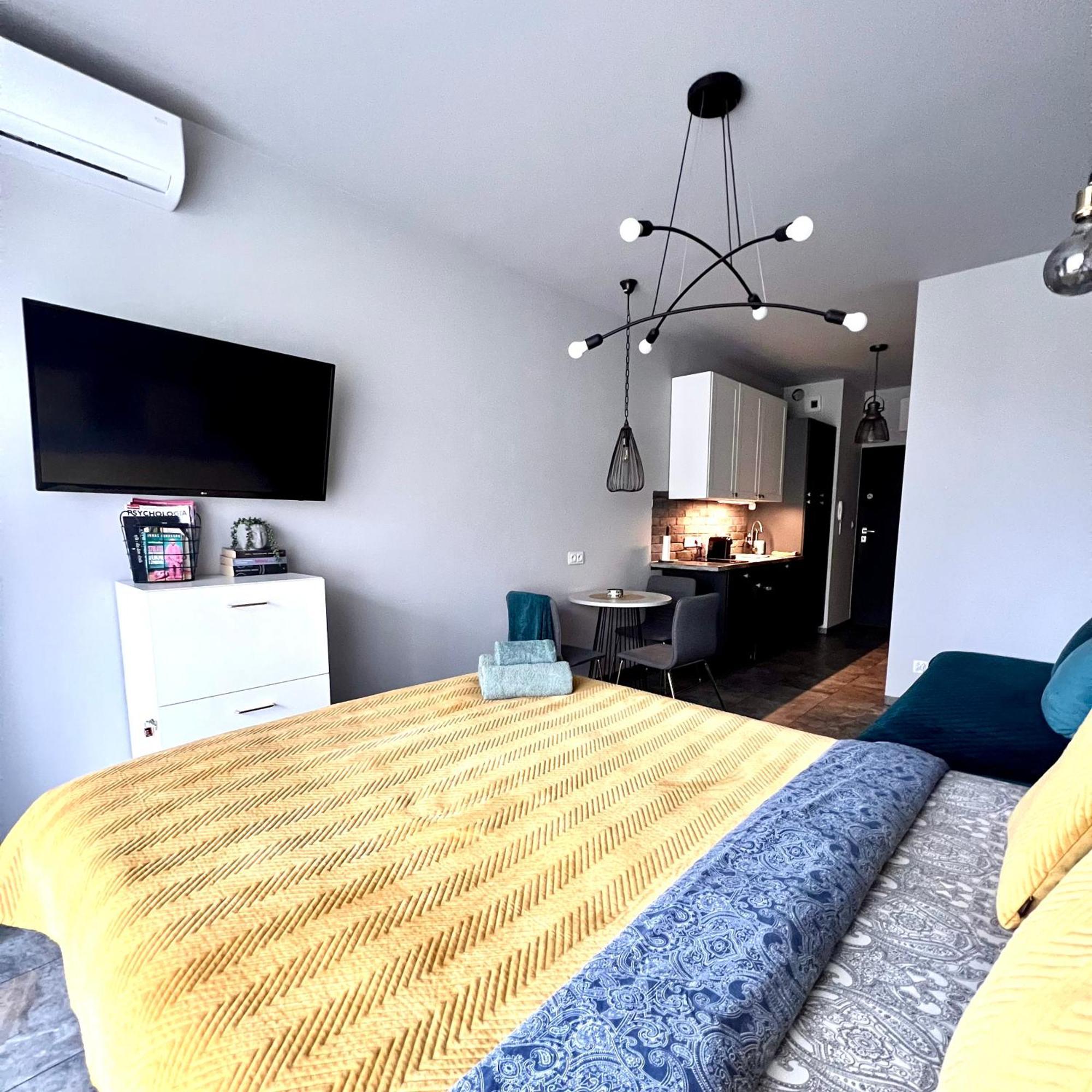 Stylowe Studio Krzemieniecka, Metro Slodowiec, Free Parking By Cosmo Spirit ワルシャワ エクステリア 写真